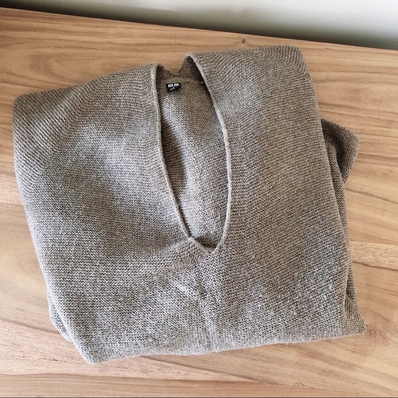 Uniqlo wool sweater - Picture 2 of 6